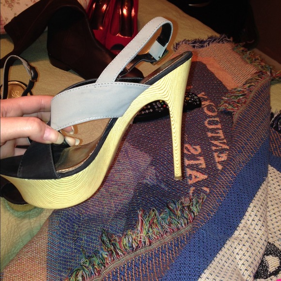 Black n grey with wood heels - Picture 2 of 2