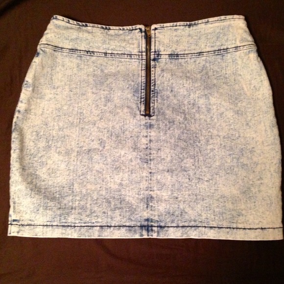 Large high waisted denim skirt - Picture 2 of 3