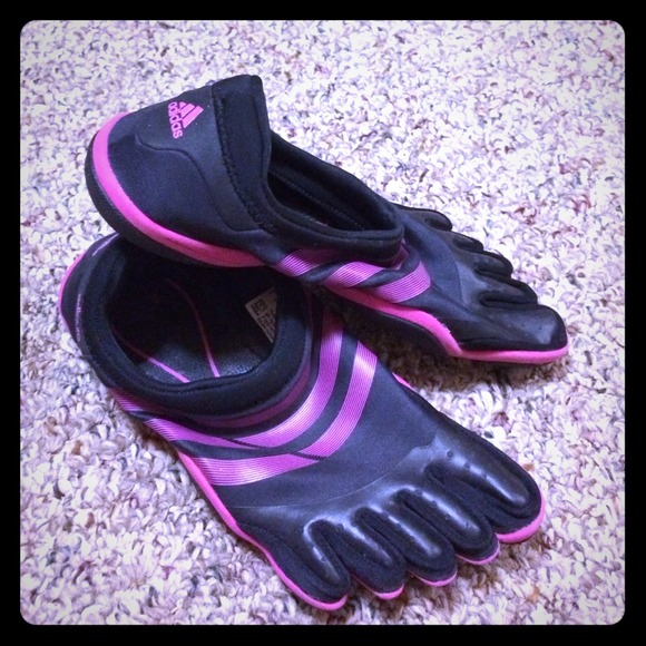 Awesome toe shoes brand new only worn once