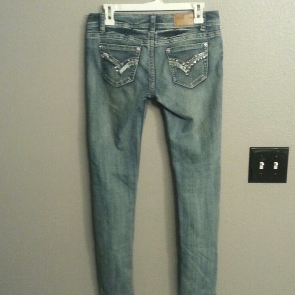 Light wash skinnys - Picture 2 of 3
