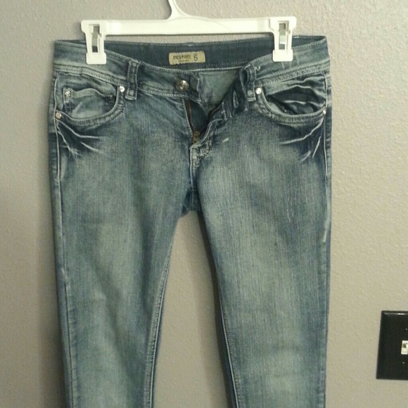 Light wash skinnys - Picture 3 of 3