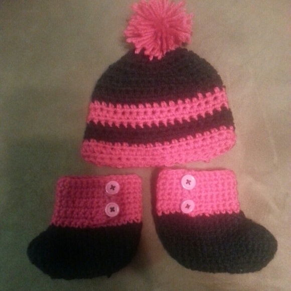 Pink & black baby girl hat & bootie set
