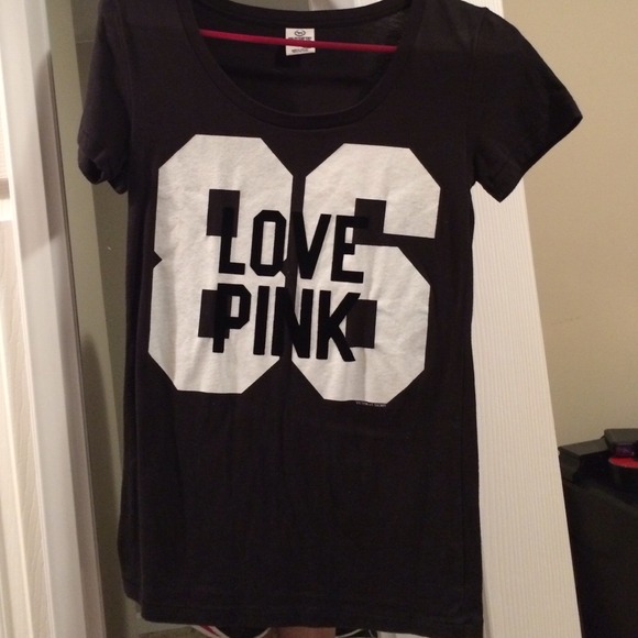 Vs scoop neck tee
