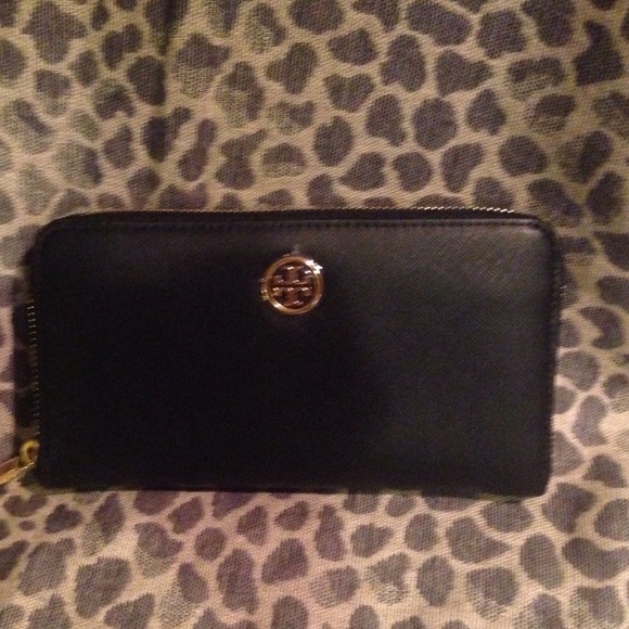 SOLD- Tory Burch Robinson Continental Wallet