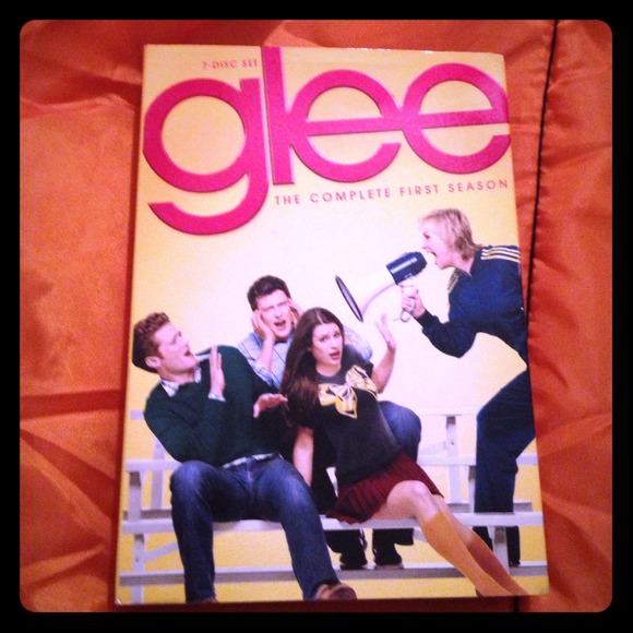 Glee the complete first season on DVD - Picture 1 of 4