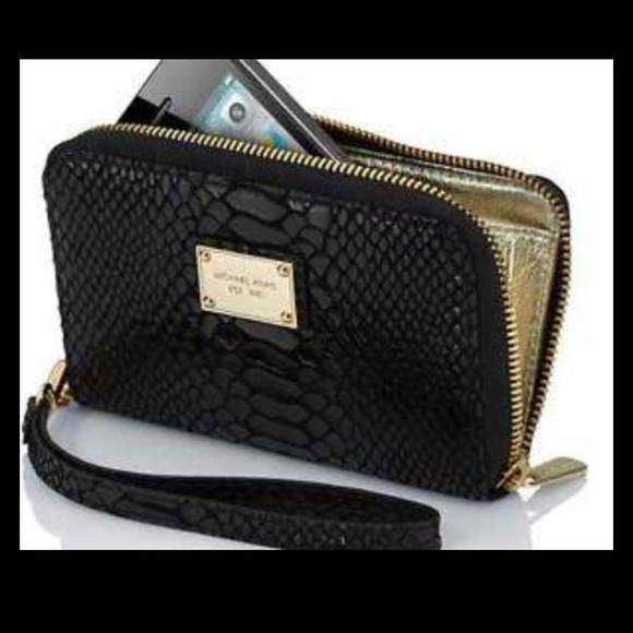 ✂️🎉HP 7/18🎉Michael Kors IPhone Wristlet - Picture 2 of 4