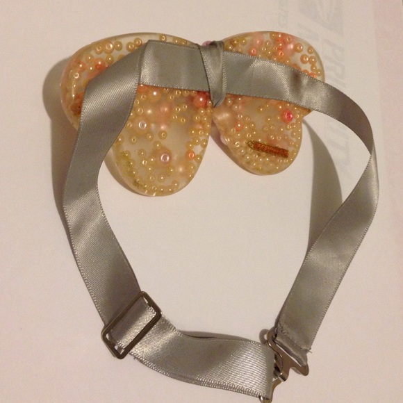 🌟Ladies Pearl & lucite Bow tie 🌟 - Picture 4 of 4