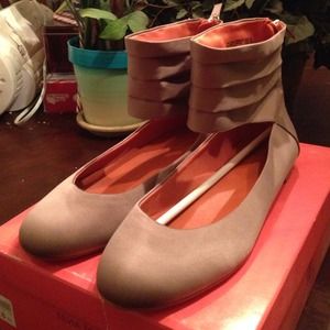 Sold **NWT Silvia Khaki Flats-Wide Ankle Strap