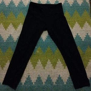❌SOLD❌Lululemon Wunder Under Crops Size 2 Black