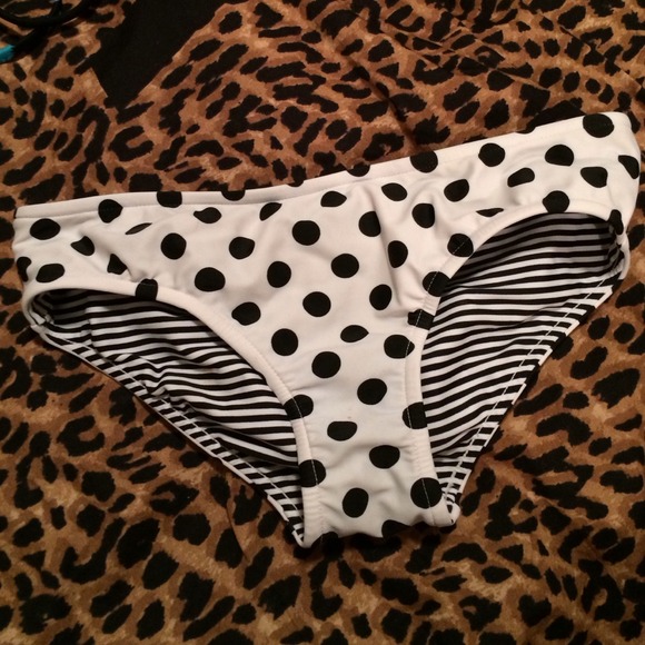 Reversible swim bottoms and bandeau top