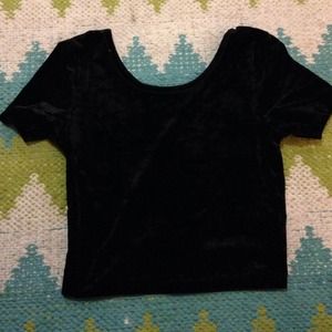 ❌Sold❌ F21 black velvet crop too size small NWT
