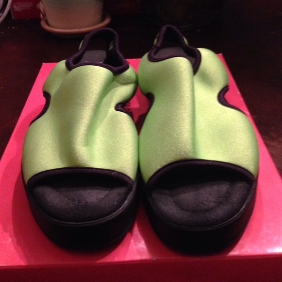 Stretchy Water Sandal in Neon Green & Black - Picture 1 of 3