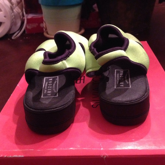 Stretchy Water Sandal in Neon Green & Black - Picture 3 of 3