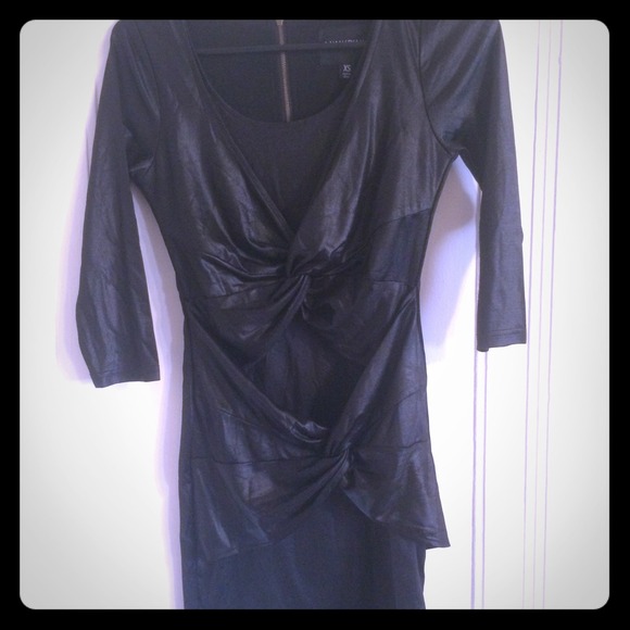 A bow detail, cute and sexy black little dress