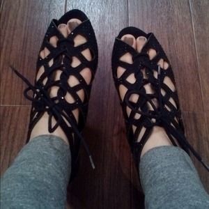**RESERVED**Cutout Sandals