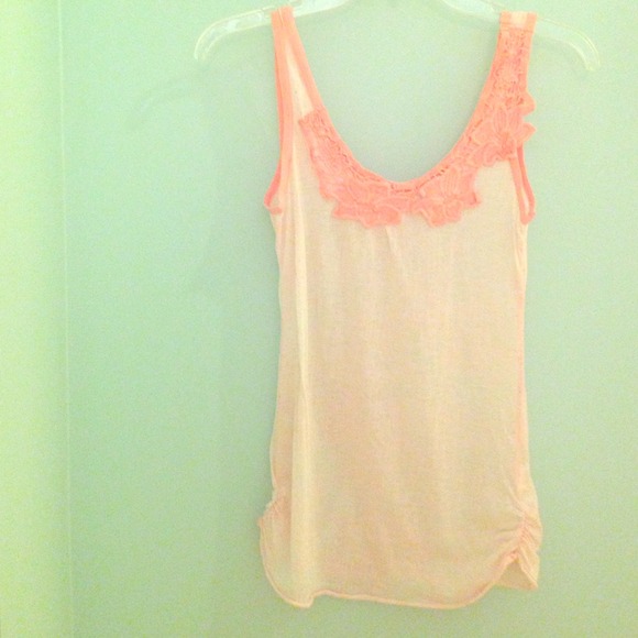 Gypsy Daisy Tops - Coral tee