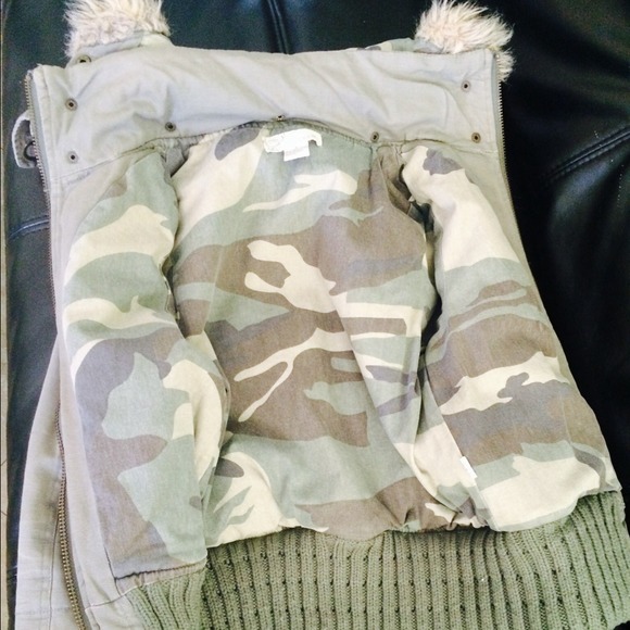 Oneill olive jacket with fur lining - Picture 2 of 4