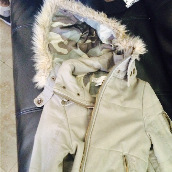 Oneill olive jacket with fur lining - Picture 4 of 4