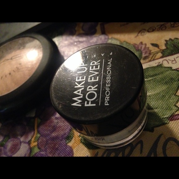 💢SOLD💢Make up for ever HD powder