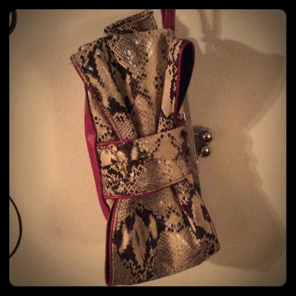 JESSICA SIMPSON SNAKE PRINT CLUTCH
