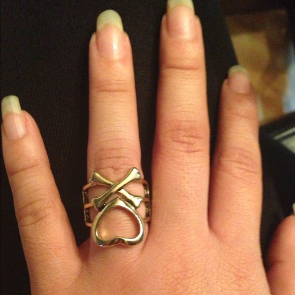 Heart with skull bones ring