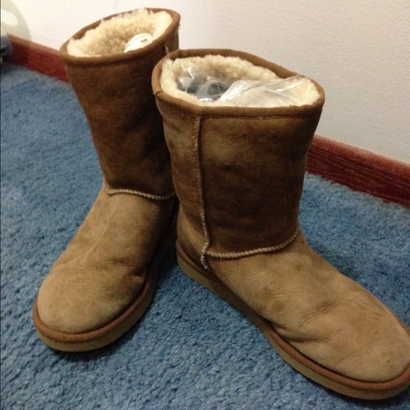 Ugg Boots size 9 Classic Short In Chestnut