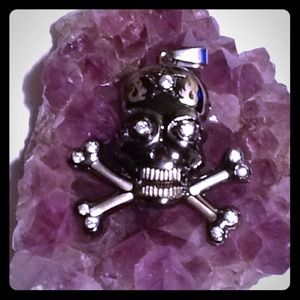 🚫SOLD🚫Kick-a$$ gun metal Skull pendent