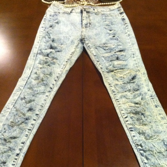 High wasted destroyed denim skinnys!