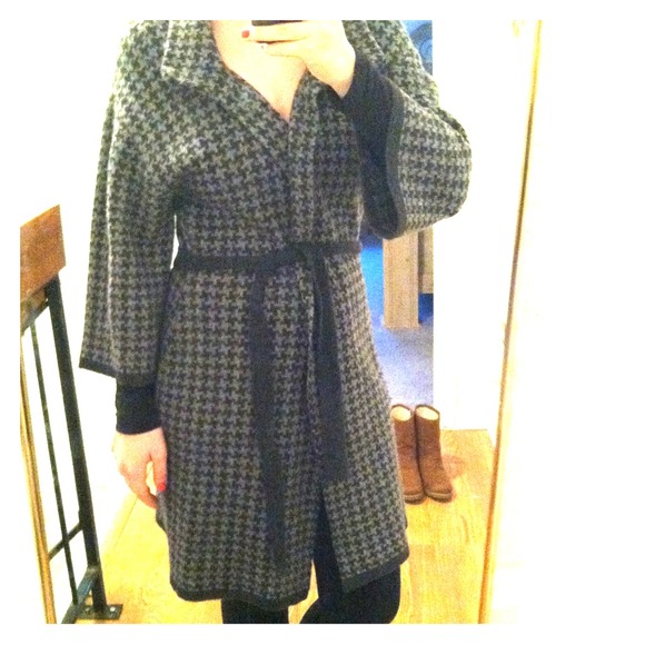Houndstooth long sweater/car coat