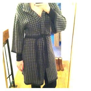 Houndstooth long sweater/car coat