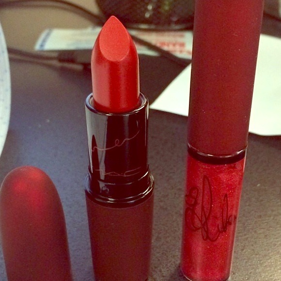 ****SOLD***** glam Rihanna lipstick