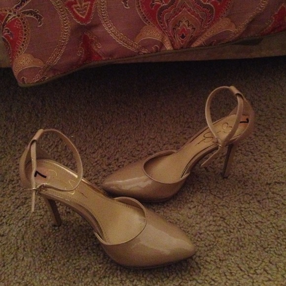 Jessica Simpson nude heels