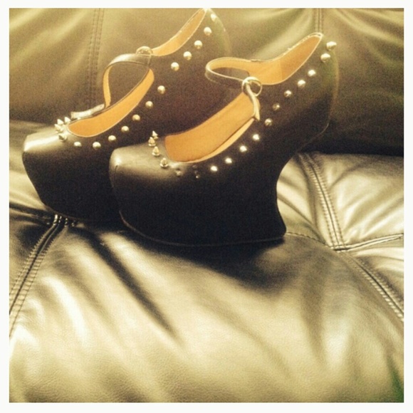 Shoe