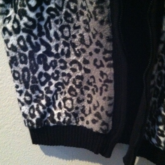 Sweater vest - Picture 3 of 4