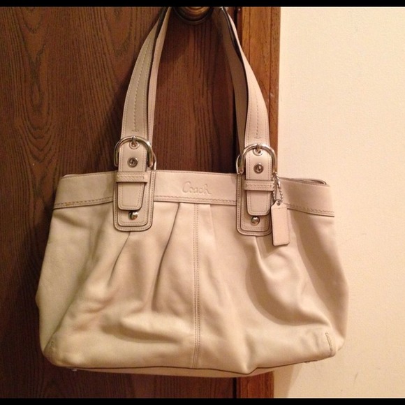 Coach LARGE leather bag/tote in Beige*gently used*