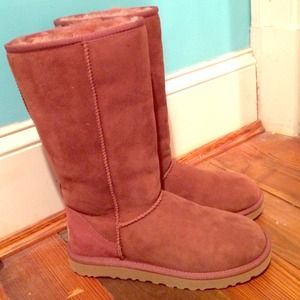 Pinkish-brown Uggs size 7