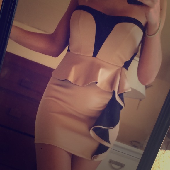 🌟SOLD🌟trapless beige and black peplum dress