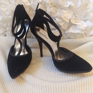 Black sparkly pumps.