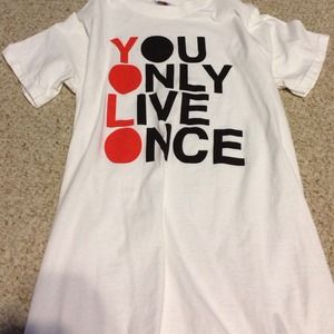 Yolo tshirt