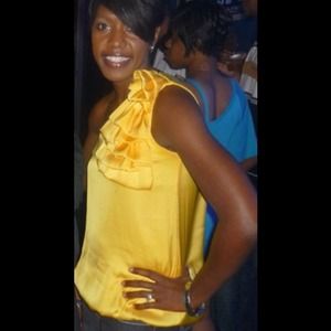 Very cute one shoulder yellow top!