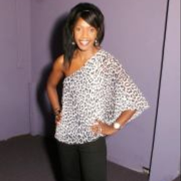 Leopard one shoulder top! Super cute!