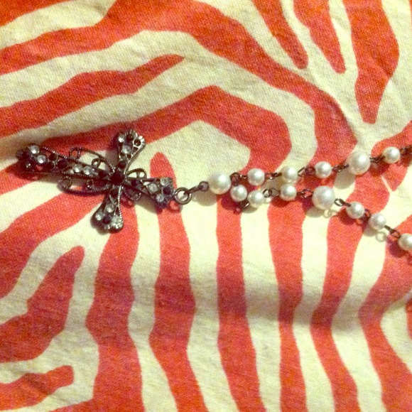 GIFTED💎Cross & pearl necklace