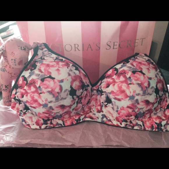 Victoria Secret yoga bra - Picture 3 of 3