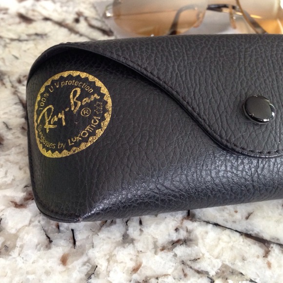 "Sold" Authentic Ray-Ban - Picture 4 of 4