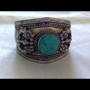 Silver tone cuff with turquoise stone