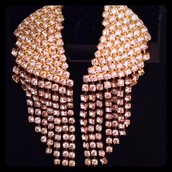 Glamour girl dangle earrings. Perfect 4 prom!