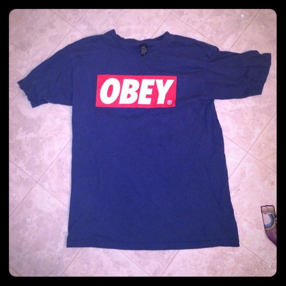 Obey tee