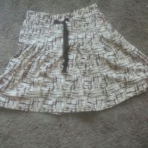 Super cute knee legnth skirt