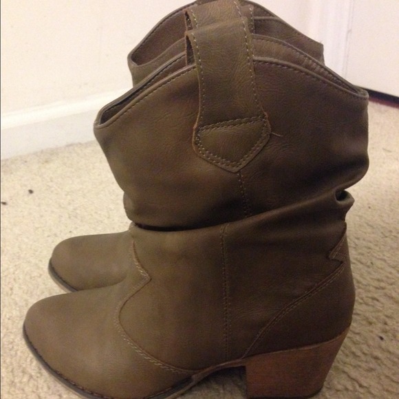 Cute boots! NWOT