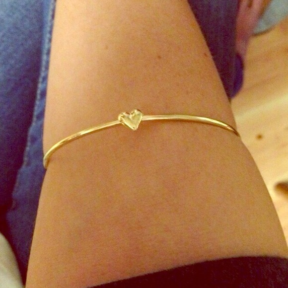 Simple gold heart bangle - Picture 1 of 1